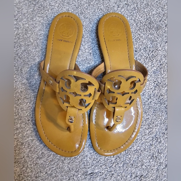 Tory Burch Dark Beige Leather Flat Flip Flops Size 9.5 Preppy Girlhoodcore - Picture 3 of 12